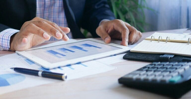 How to Analyze a Company’s Competitive Advantage: A Guide for Investors